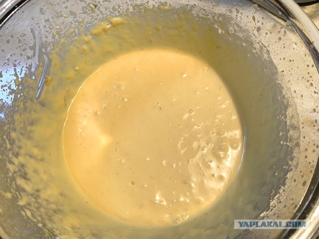 Быстро-вкусно: пирог на сметане с персиками