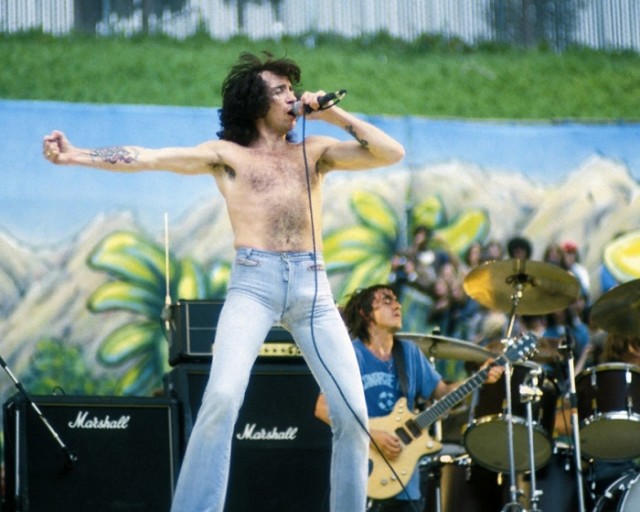Музыка и музыканты: AC/DC по дороге в АД
