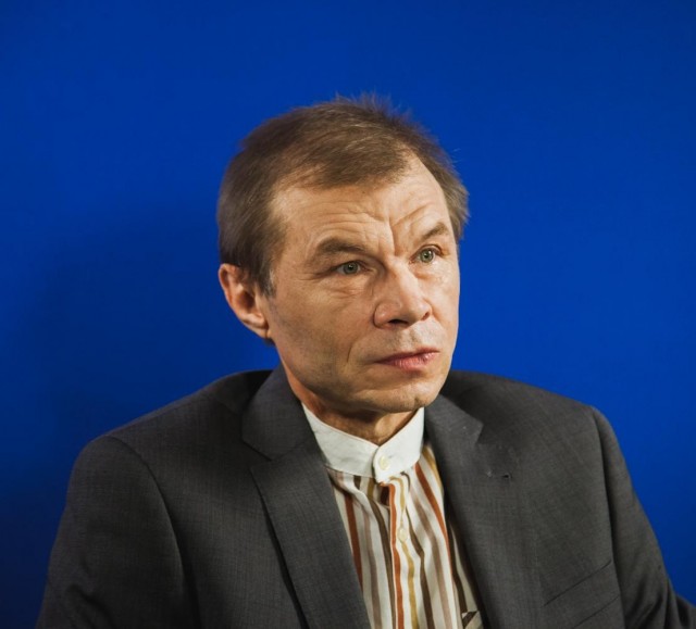 Мама мыла раму