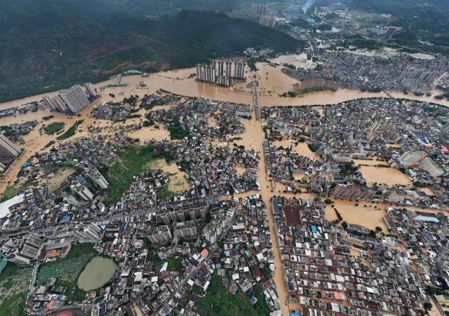 Китай: кадры наводнения