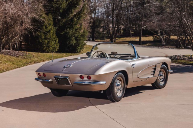 72 года Chevrolet Corvette. Немного красивых фото.