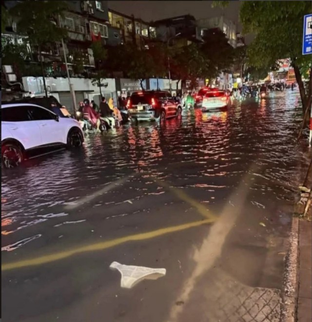 Москва приходит в себя после ливня