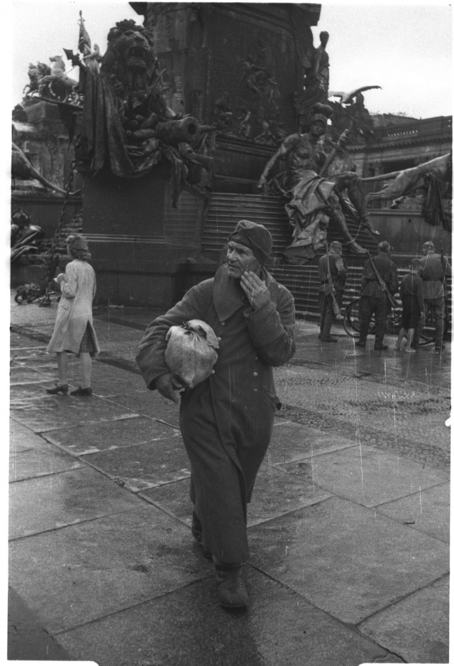 Фотографии второй мировой, многие цветные (фото)