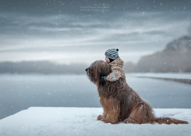 Мы с лучшим другом: фотографии детей и их больших собак