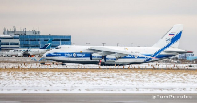 Канада передает конфискованный российский самолет Ан-124 "Руслан" Украине