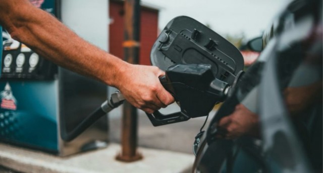 Лимит на разлив бензина ввели на АЗС «Татнефть» в Санкт-Петербурге
