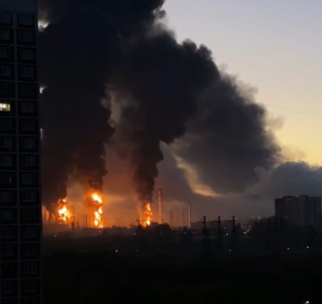 Минимум восемь человек пострадали при ночной атаке БПЛА на Подмосковье — шестеро получили ранения, двое погибли.
