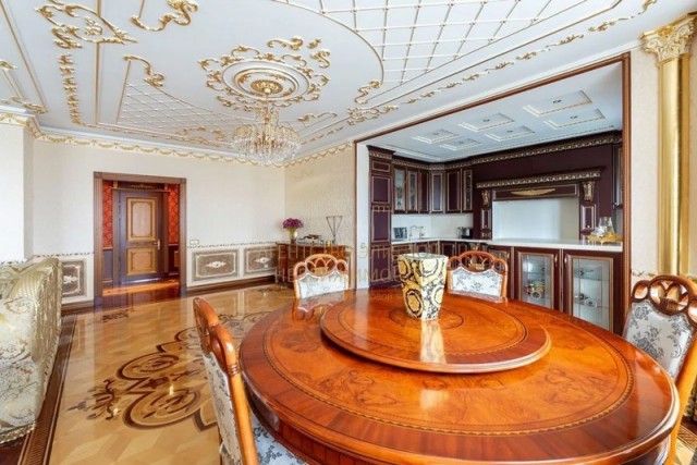 Квартиру с золотым унитазом продают в Москве за ₽75 млн