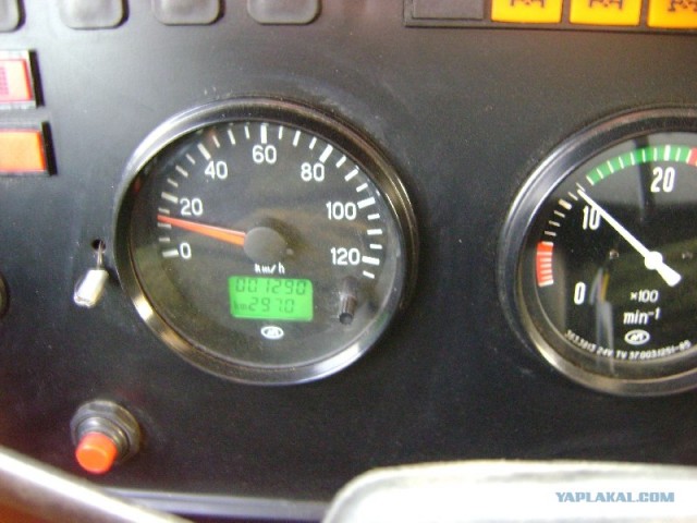 Праздничный военный салют