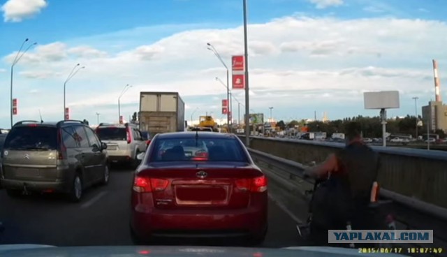 Чего только в пробке не увидишь