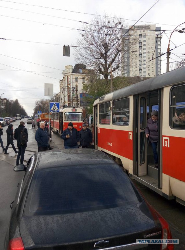 Хамство наказано.