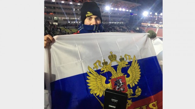 Американец развернул на трибуне российский флаг на открытии Олимпиады