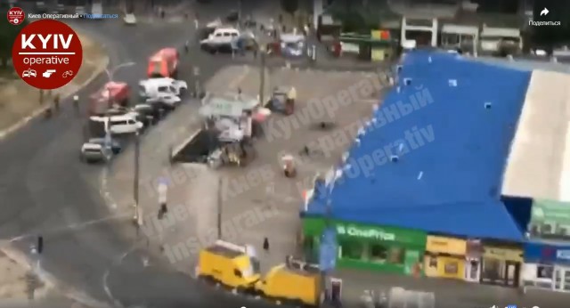 В центре Луцка неизвестный мужчина захватил автобус с заложниками