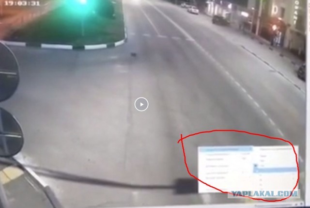 Момент жесткого ДТП в Геленджике попал на камеру видео наблюдения