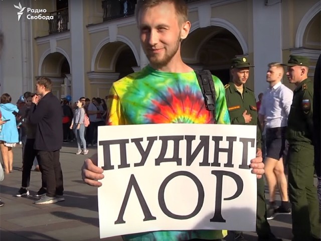 Новое граффити на месте стрит-арта с Алексеем Навальным
