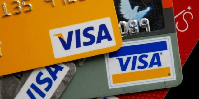 MasterCard и Visa приостанавливают деятельность в России
