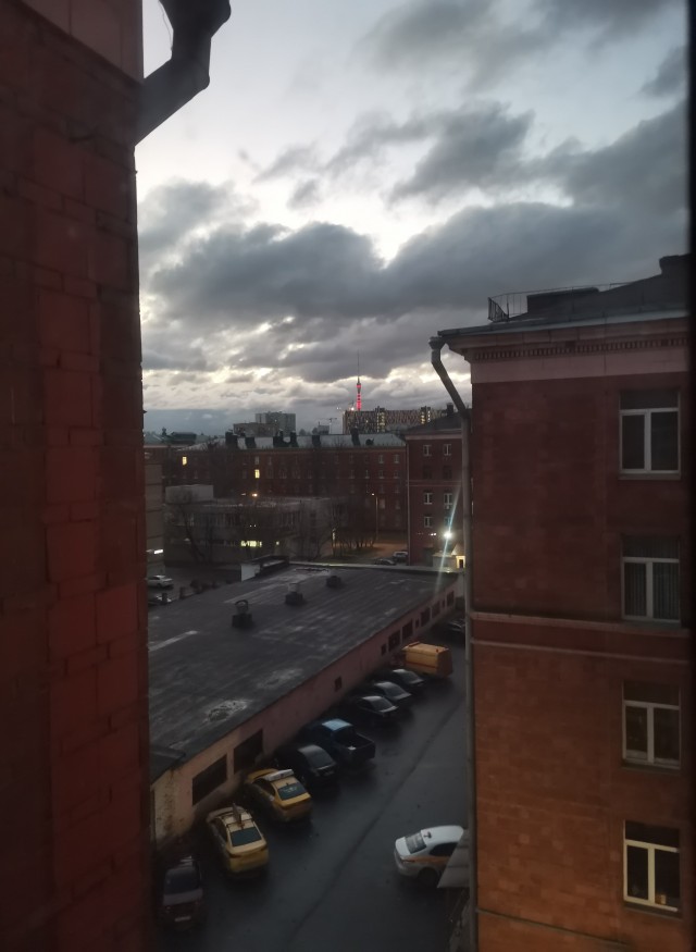За окном