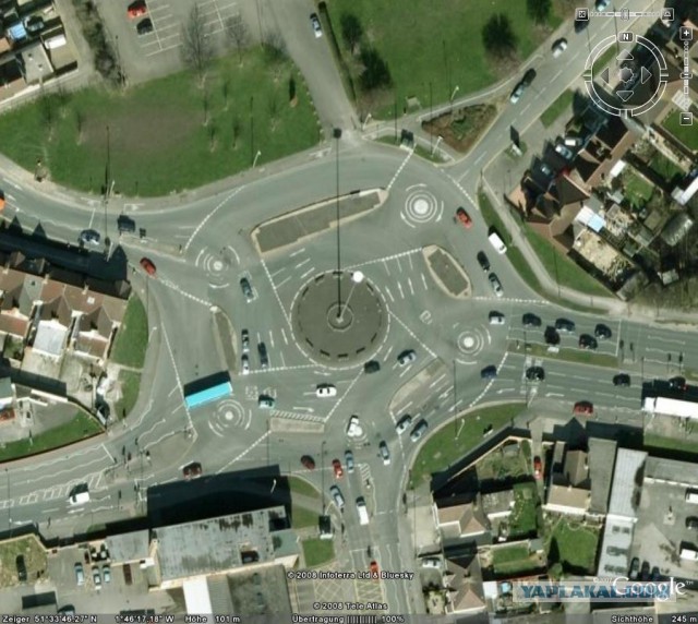 Должны ли уступать дорогу автобусу?