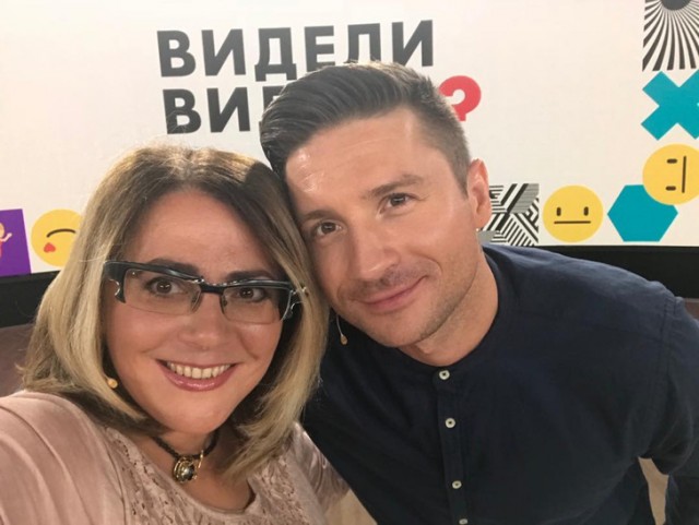 Они там с детства все знакомы что ли?