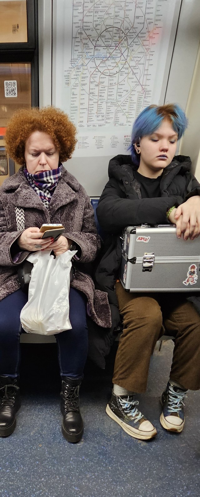 Модники, скрывающие свою неземную красоту в подземельях нашего метрополитена
