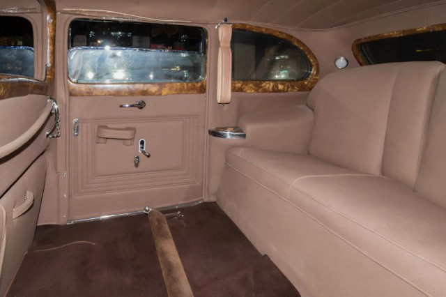 Роскошная крепость на колёсах: почему личный автомобиль Сталина считался неповторимым шедевром