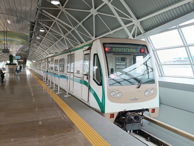 Будапешт заказывает вагоны у мосметро сегодня?