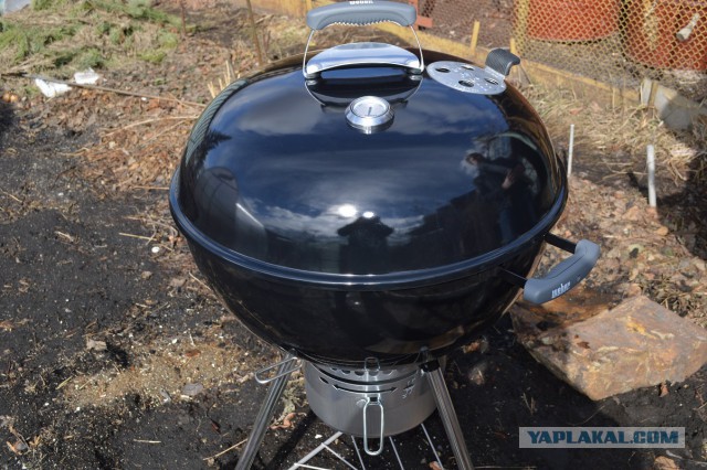 Копченые свиные ребрышки барбекю.