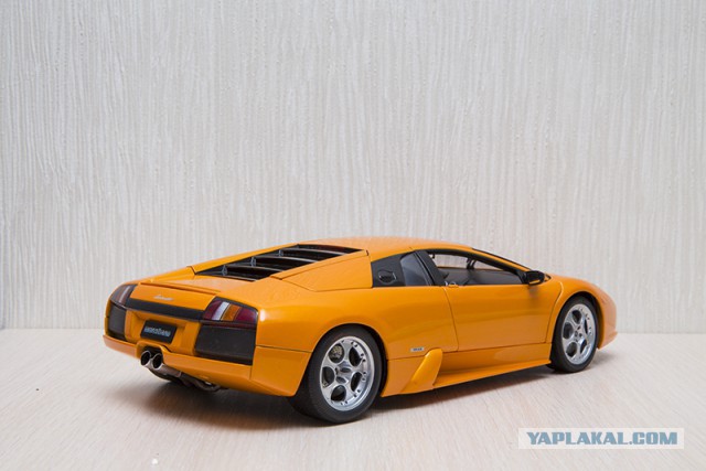 Lamborghini в масштабе 1:18