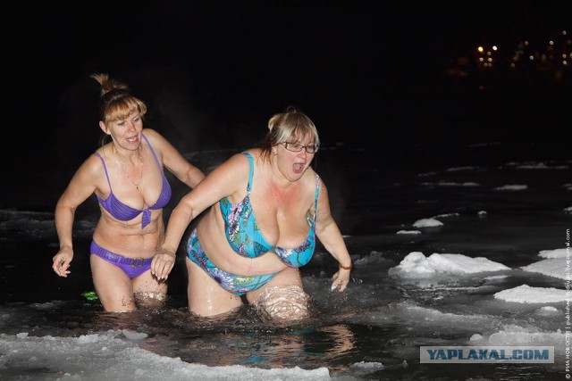 25 лучших девушек, купающихся на Крещение