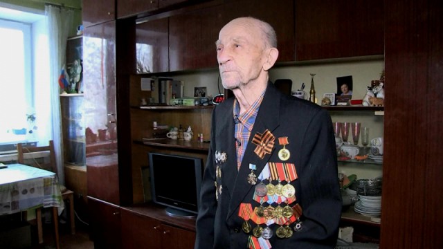 В Екатеринбурге лжемастер по ремонту окон обчистил тайник с деньгами 93-летнего ветерана