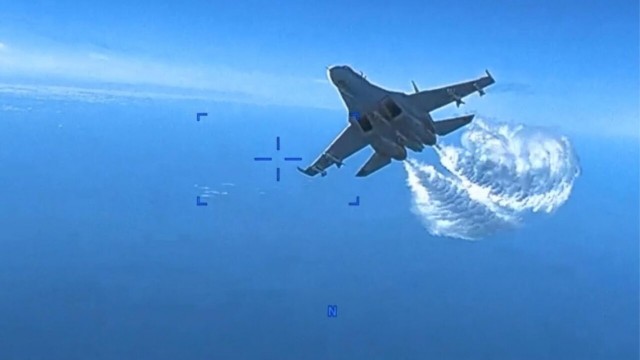 Белый дом счел оскорблением награждение пилотов Су-27 за перехват дрона в Черном море