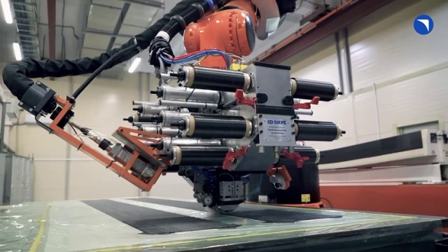 Робот-укладчик композитного волокна для производства «чёрного» крыла и центроплана МС-21