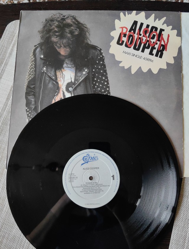Музыка и музыканты:«Alice Cooper» и их хиты