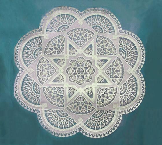 Одним из самых дорогих подарков на Рождество стали неожиданно те самые бабкины кружевные салфетки с телевизоров