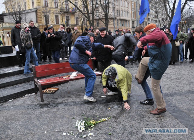 На Майдане избили и пытали репортёра Сергея Рулёва