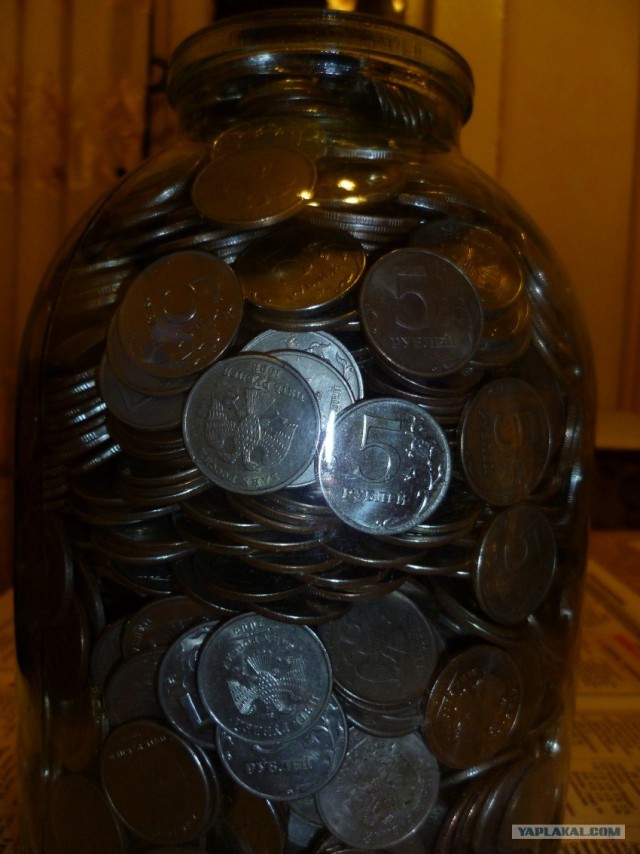 Сколько пятирублевых монет вмещается в 3л балон? )