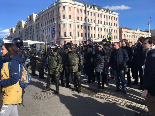Задержания происходят на антикоррупционных акциях «Он нам не Димон»