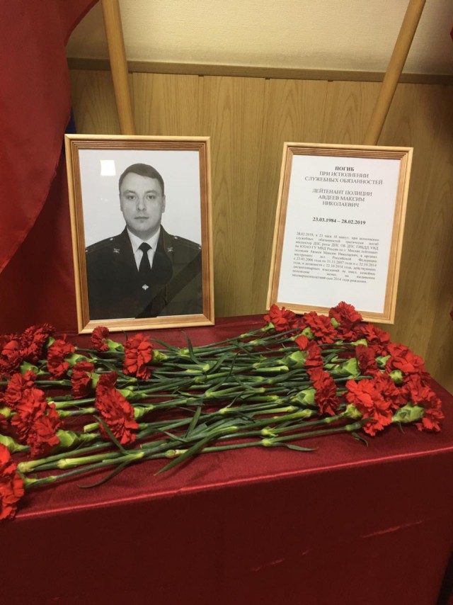 Авария с четырьмя машинами в Москве. Погиб полицейский