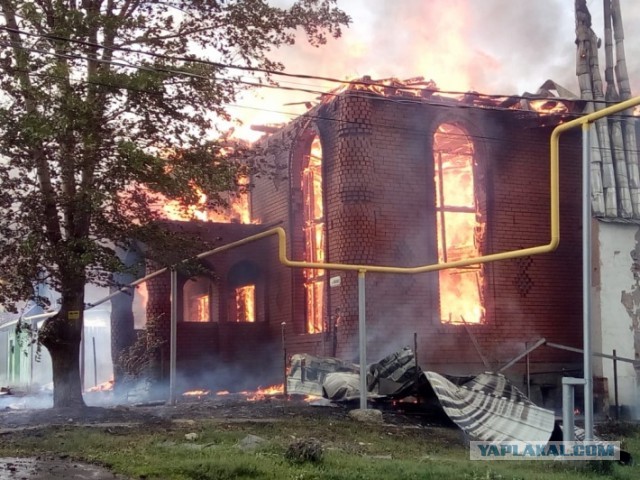 В Екатеринбурге будут судить подростка, который сжег дом в цыганском поселке