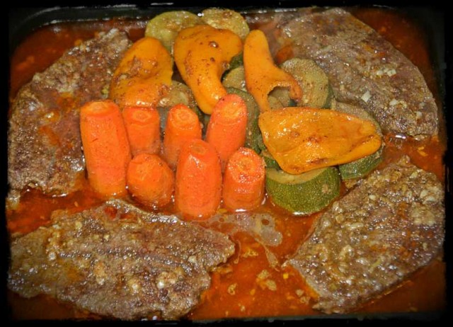 Тушенная телятина с овощами.