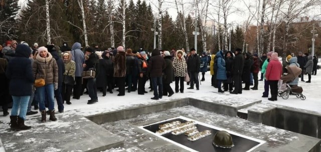 В Новосибирске прошел протест против QR-кодов и обязательной вакцинации