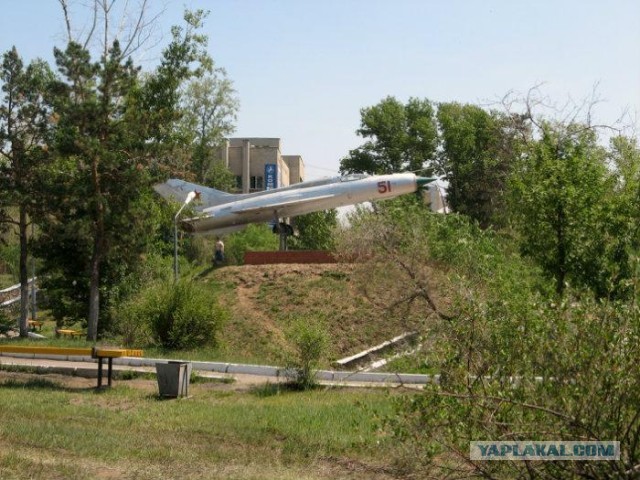 Памятник в городском парке г. Истра