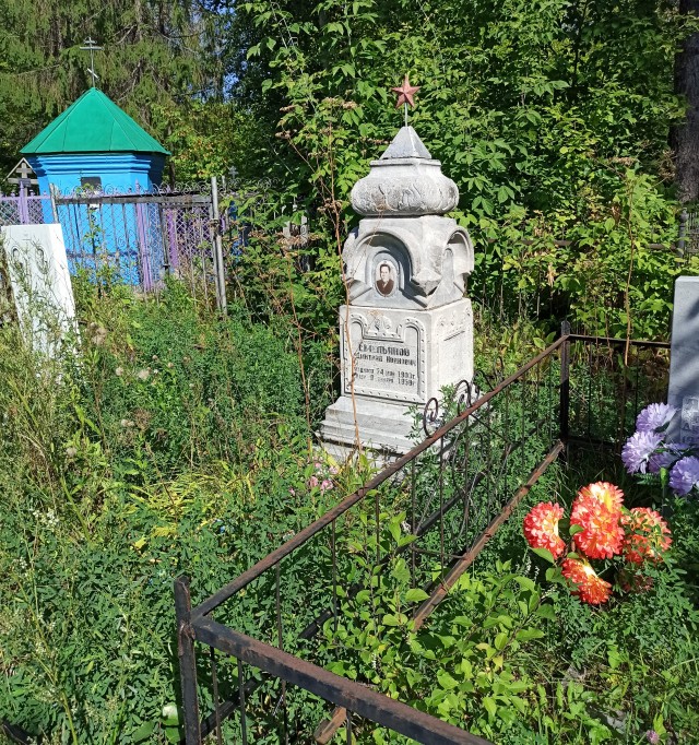 Немного атмосферных фото со старых кладбищ