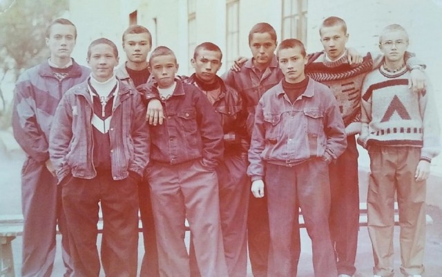 Дети мигрантов толпой напали на славян-подростков и избили их