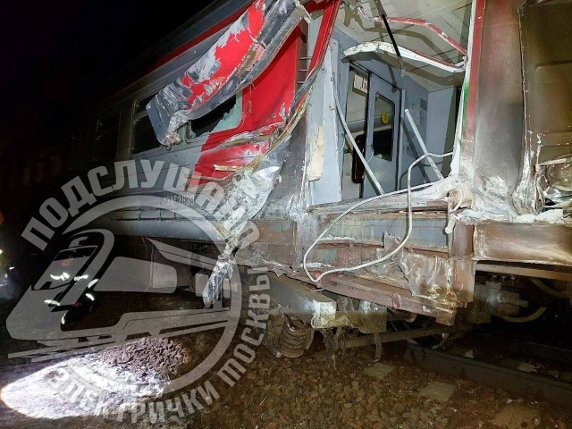 Электричка врезалась в платформу на Павелецком направлении