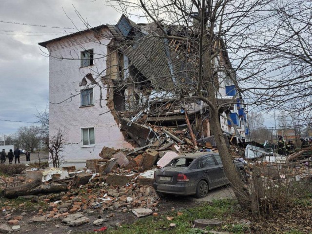 Три человека пострадали в результате взрыва газа в многоквартирном доме в поселке Куркино Тульской области