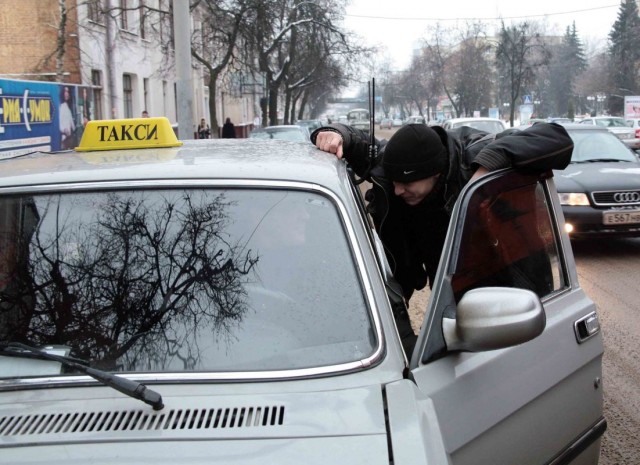 Такси по старинке: спрос на «бомбил» растёт из‑за отключений интернета
