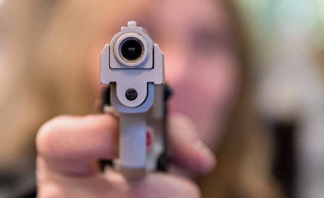 Супруги застрелили захватившего их в заложники убийцу в штате Миссисипи