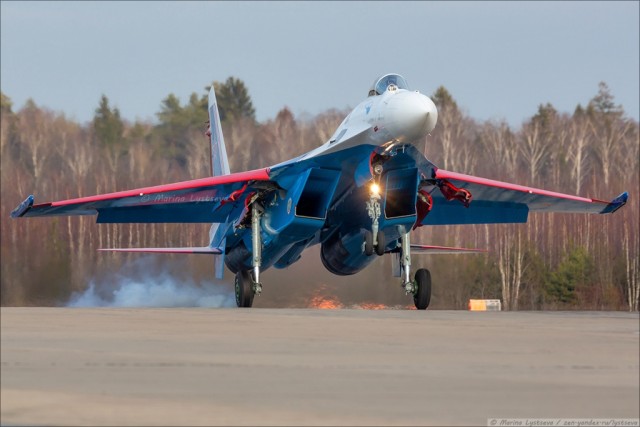 Тренировки "Русских витязей" на новых Су-35С в Кубинке