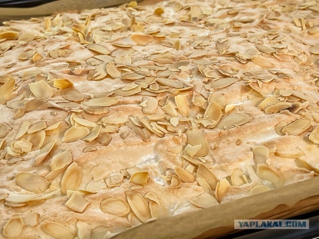 Рулет меренговый